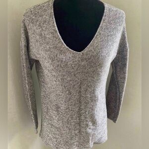 Women’s Long Sleeve Top (Size M)